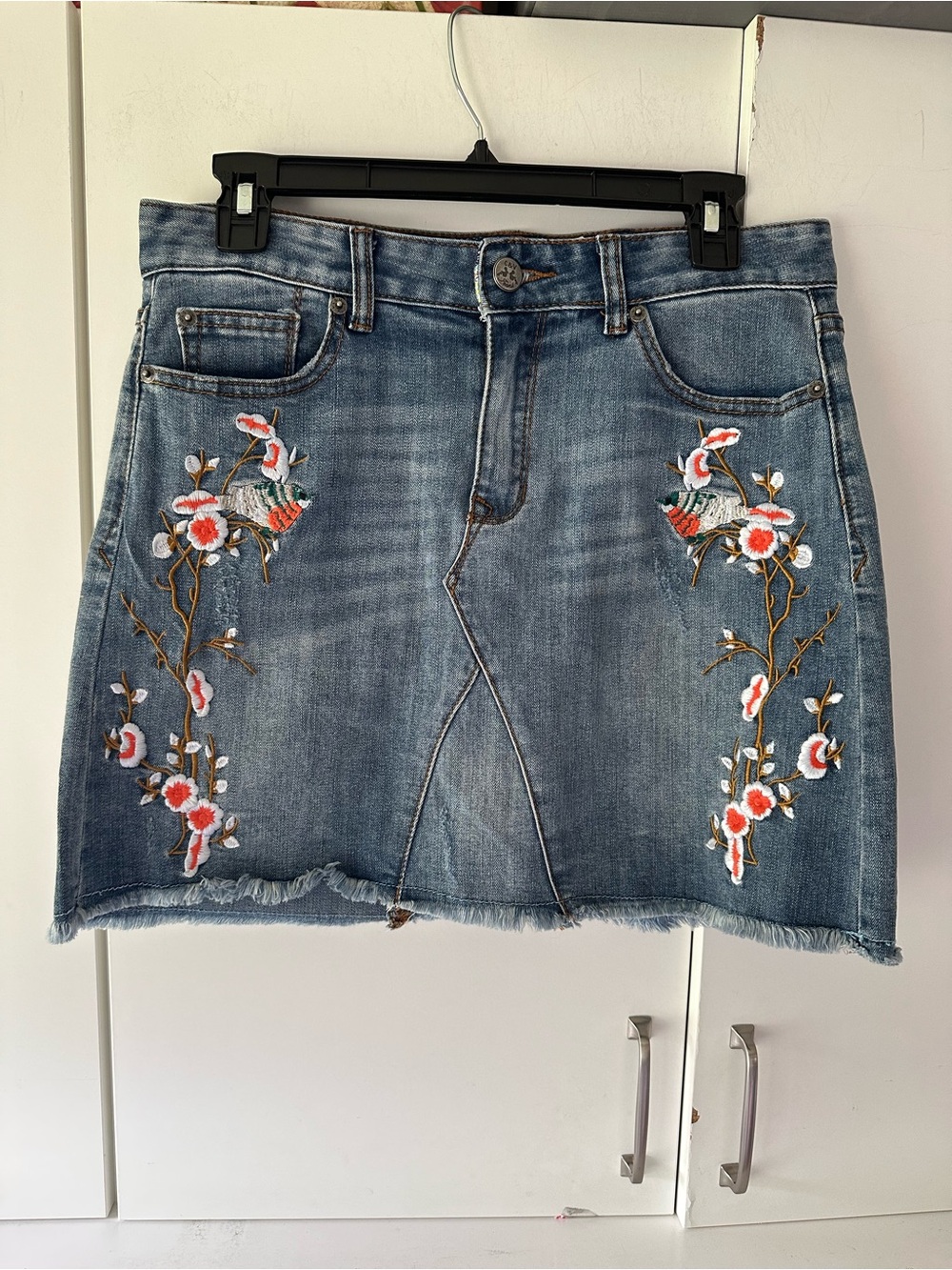 🌸 Chelsea & Violet Embroidered Denim Mini Skirt Size Medium